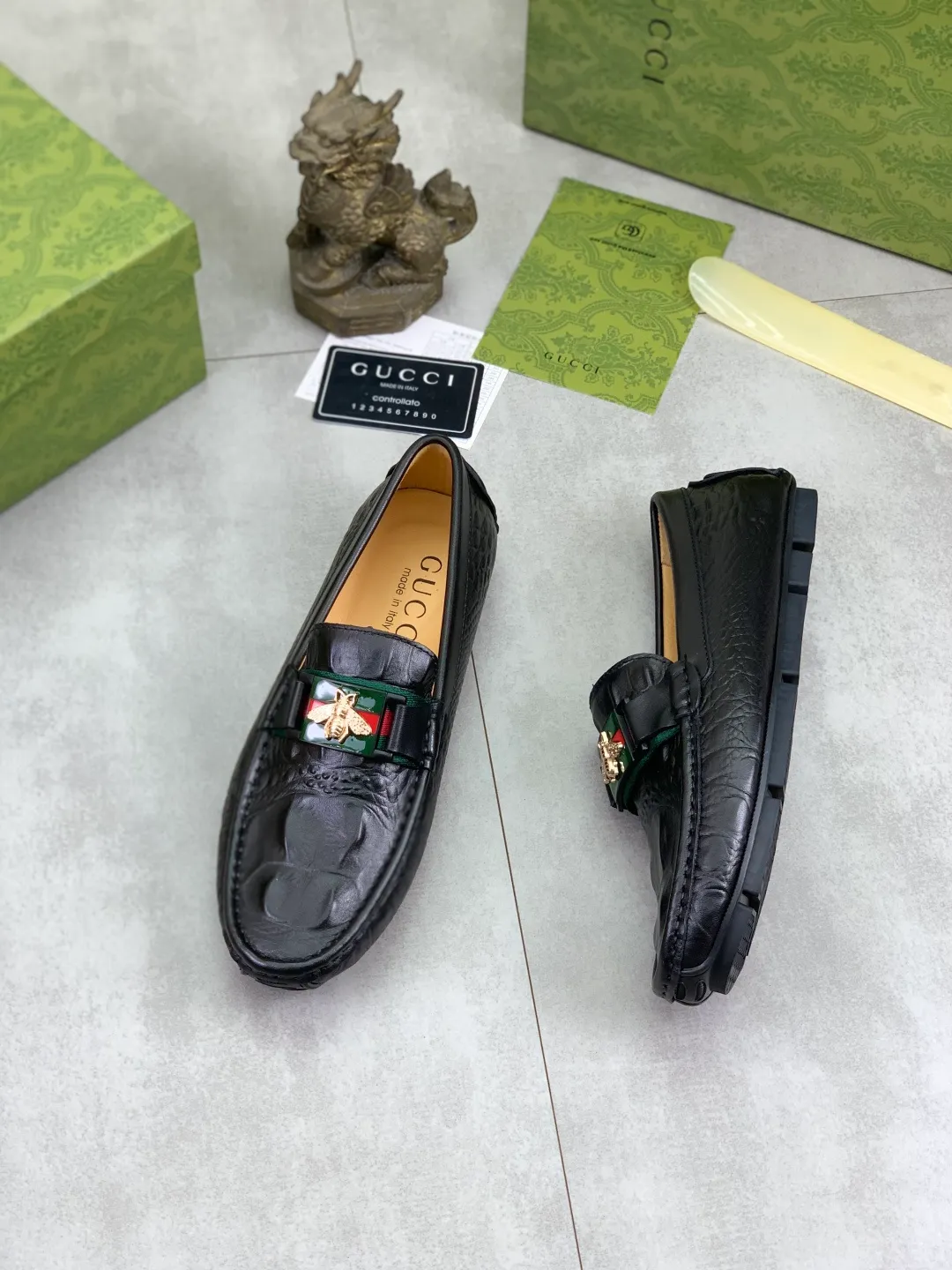 Men's men's shoes💰P360💰[New style]🆘[GUCCI] New classic beanie shoes; Hong Kong original top quality, exquisite craftsmanship, top quality💪🏼High-end boutique men's beanie shoes, British fashion style 🎈The upper is made of Italian imported calfskin🔥, comfortable and breathable, fully imported soft pigskin lining, lazy slip-on Loaf style This fabric is made of 🇮🇹🎈, which is suitable for drivers to drive, and the original non-slip and wear-resistant rubber outsole 🎈Code number: 38-45 Black White 🉑️Choose